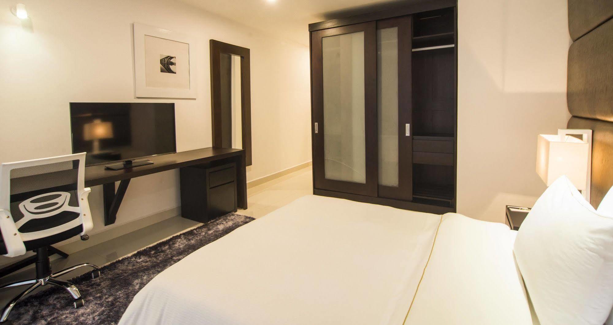 Platinum One Suites Colombo Exterior foto