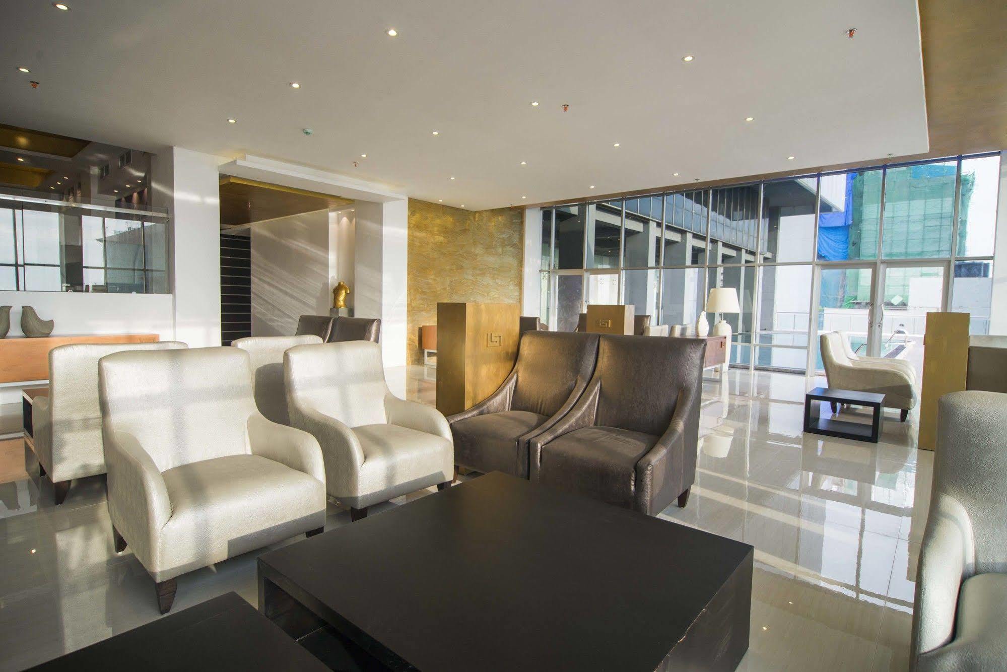 Platinum One Suites Colombo Exterior foto
